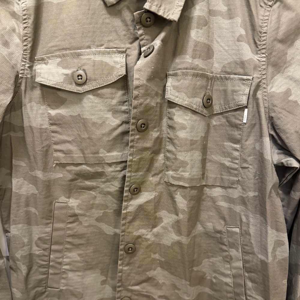 Vuori Women’s Ripstop Jacket Oregano Camo NWT Size L - Picture 4 of 6